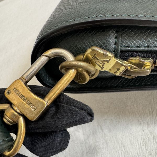 Louis Vuitton 墨綠色 Epi水波紋手拿包 