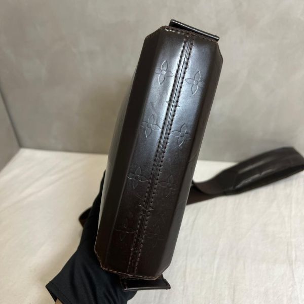 Louis Vuitton 硬殼肩包 
