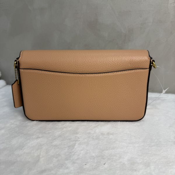 Coach 粉拋光鵝卵石斜背包 