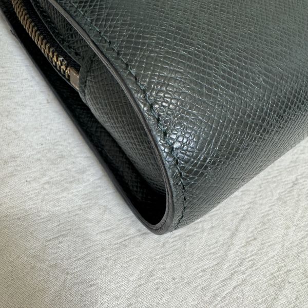 Louis Vuitton 墨綠色 Epi水波紋手拿包 