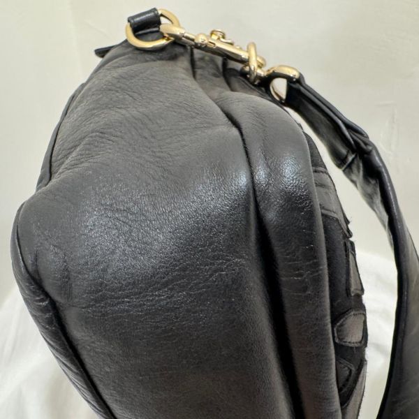 Chanel 絨毛皮革拼色相機包 