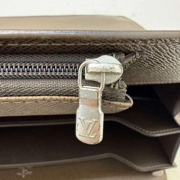 Louis Vuitton 深棕色皮革公事包 