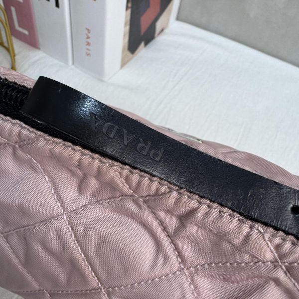 PRADA Tessuto 菱格紋尼龍化妝包手拿包* 