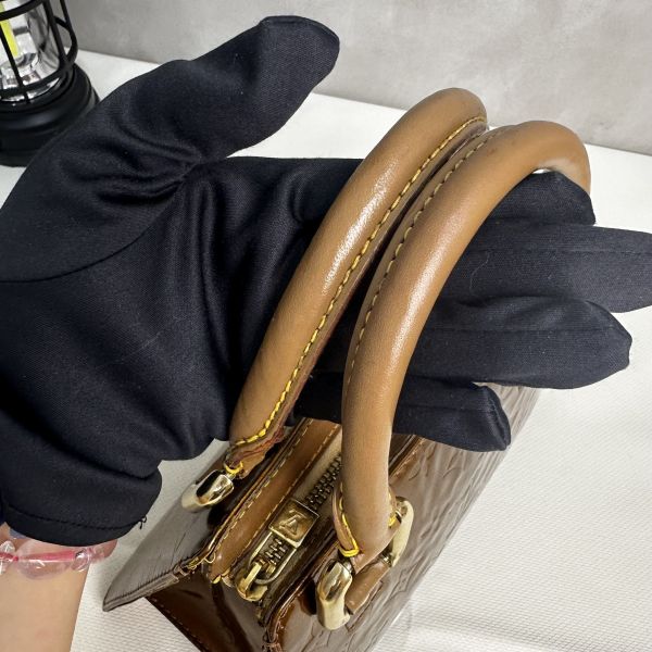 Louis Vuitton 亮面漆皮手提包 