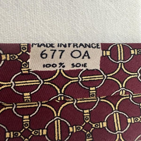 HERMES 酒紅色 馬銜鍊環圖騰 領帶 領結 絲綢（中古） 