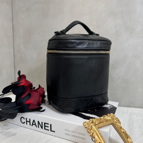 Chanel 小羊皮手提化妝包 