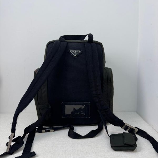 PRADA 墨綠帆布鐵牌後背包 