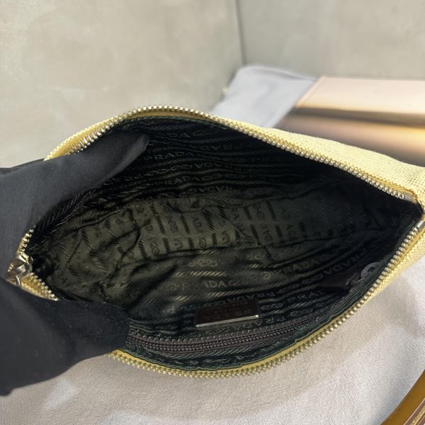PRADA 米白色帆布腋下包 