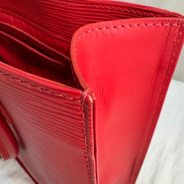 Louis Vuitton 紅色 EPI水波紋琴譜包 