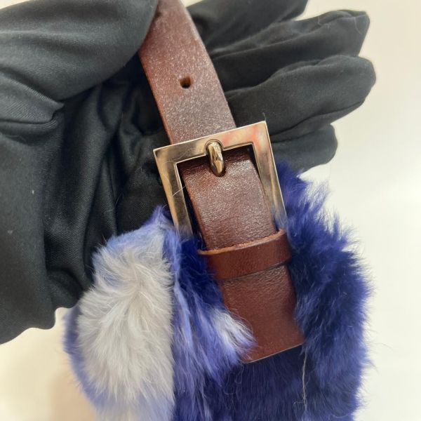 FENDI 稀有瀨兔毛琺瑯扣法棍包 