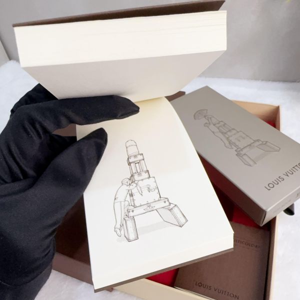 Louis Vuitton Tour Eiffel VIP 限量版翻頁動畫書 