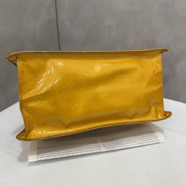 LV 漆皮梯形手提包 