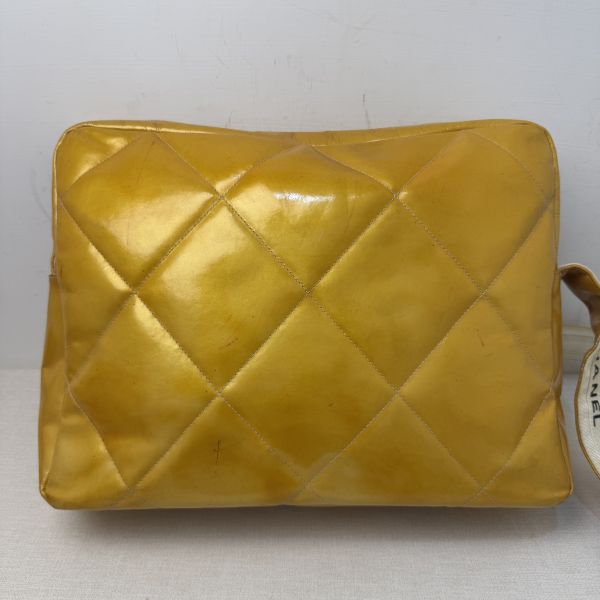 CHANEL 亮黃色漆皮 方形菱格紋斜背包 