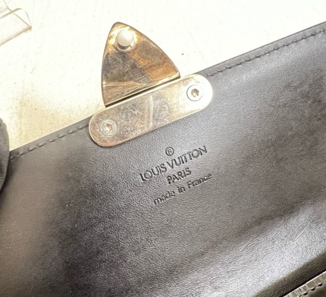 Louis Vuitton 硬殼扣式手提錢包 含卡夾 