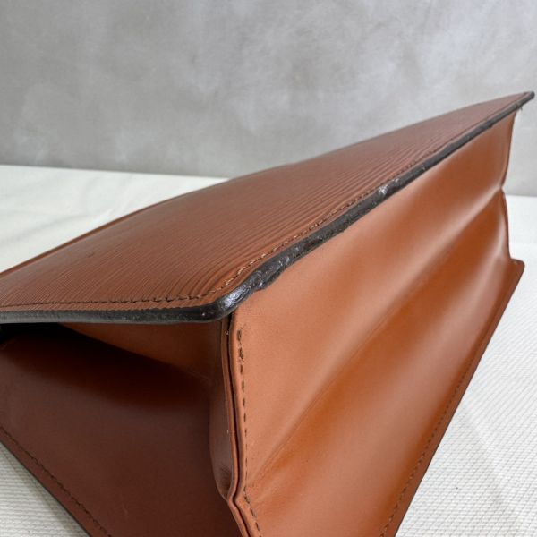 Louis Vuitton Epi棕色手拿包 