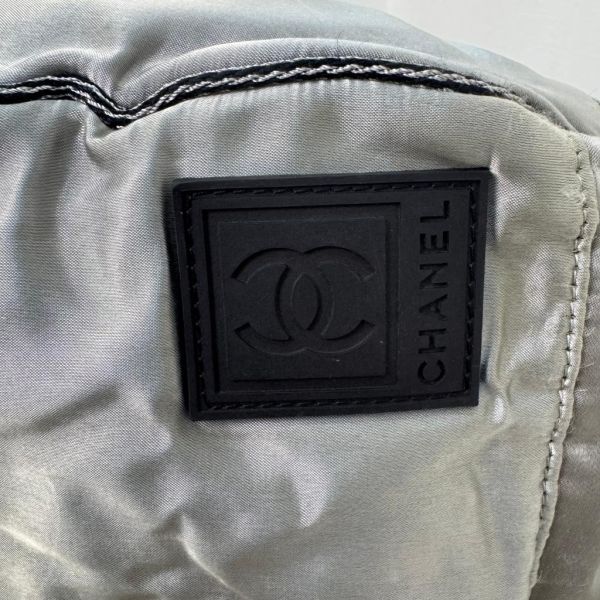 Chanel 太空銀方標旅行包 