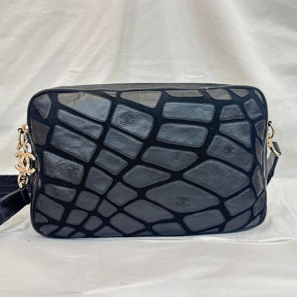 Chanel 絨毛皮革拼色相機包 
