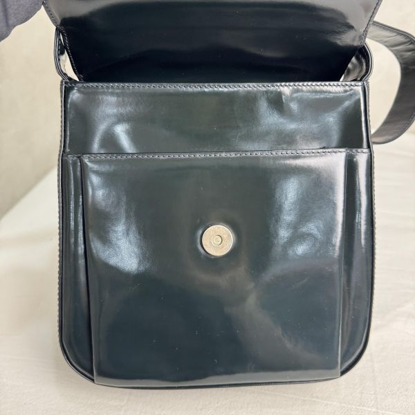 Versace經典黑色漆皮包 