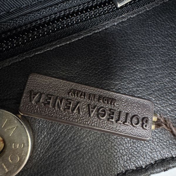Bottega Veneta 皮革編織流浪包 