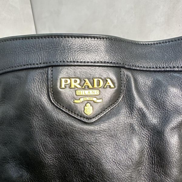 Prada  Vitello Daino Hobo 黑色手提包 
