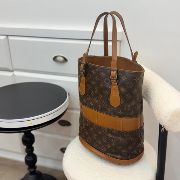 Louis Vuitton Monogram Looping 水桶包 
