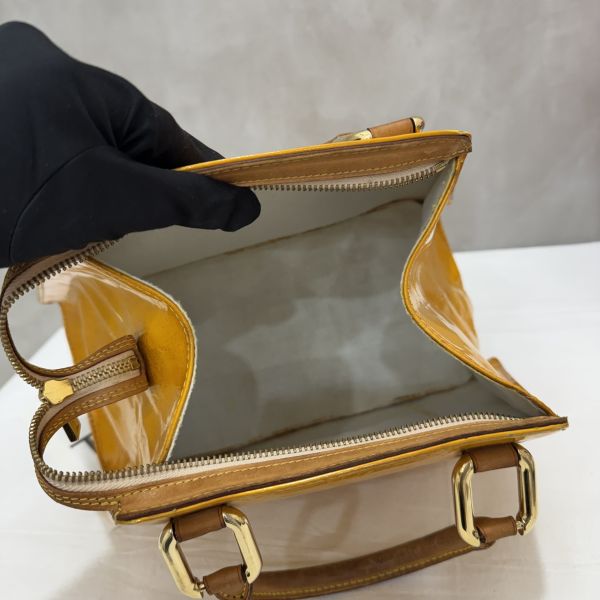 LV 漆皮梯形手提包 