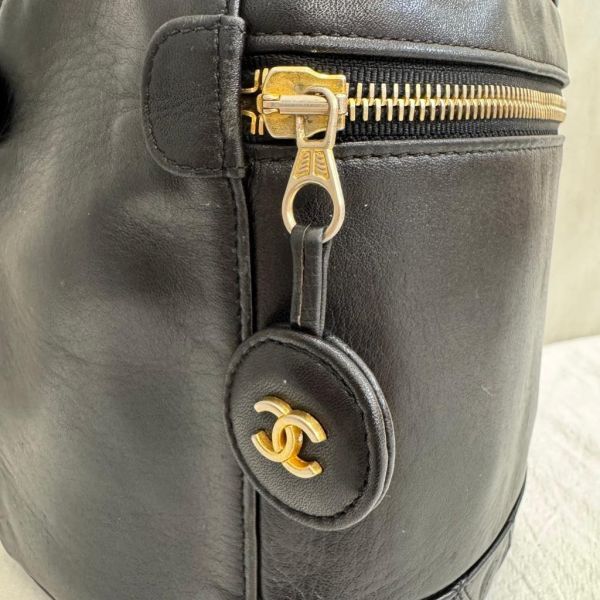 Chanel 小羊皮手提化妝包 