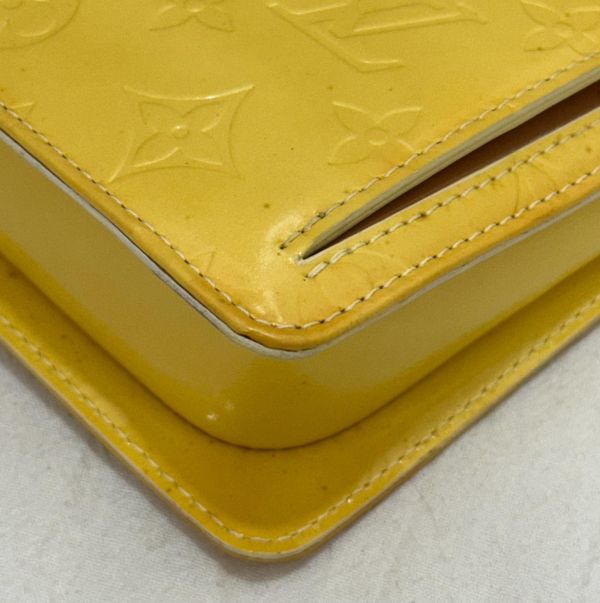 Louis Vuitton 檸檬黃漆皮相機包 