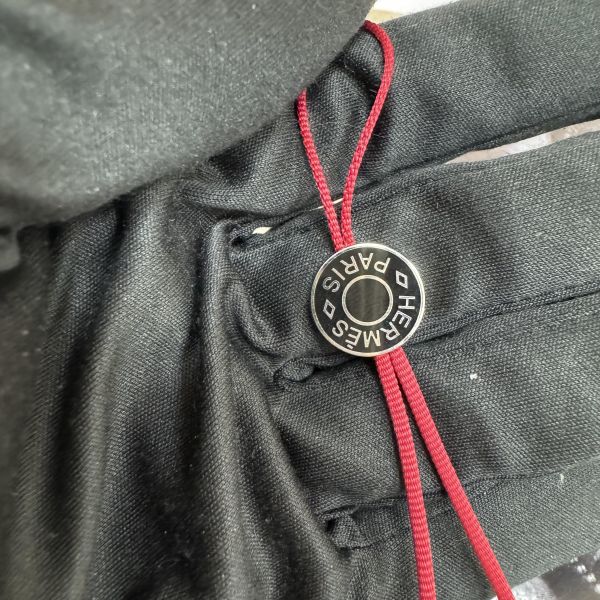 Hermès 紅色掛繩 