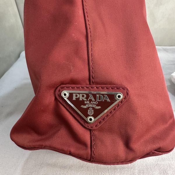 Prada 水桶包 