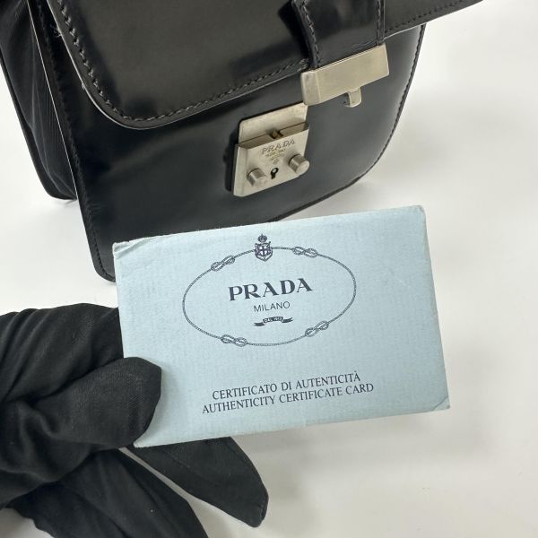PRADA 黑色皮革手提包 