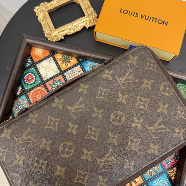 Louis Vuitton 老花多功能手拿包 