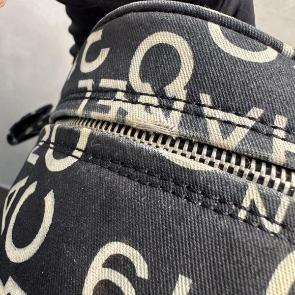 CHANEL 黑白字母塗鴉帆布肩背手提化妝箱* 