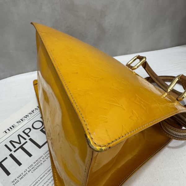 LV 漆皮梯形手提包 