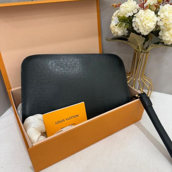 Louis Vuitton 墨綠色手拿包 