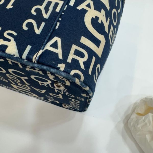 CHANEL 帆布字母塗鴉化妝箱包 