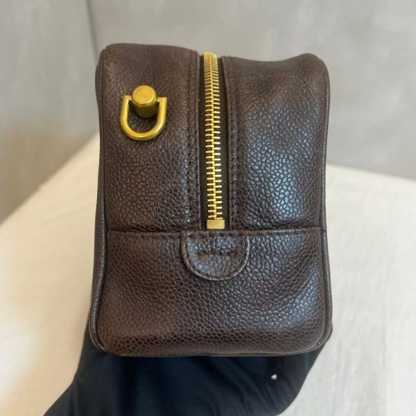 Chanel 經典魚子醬化妝包 