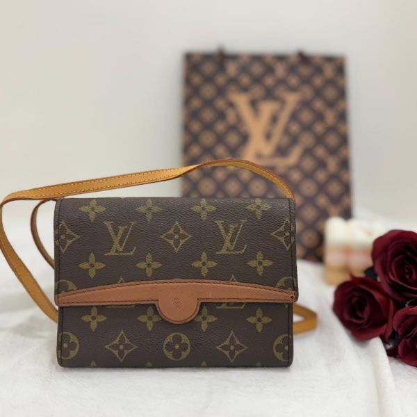 Louis Vuitton 紅皮腰包 