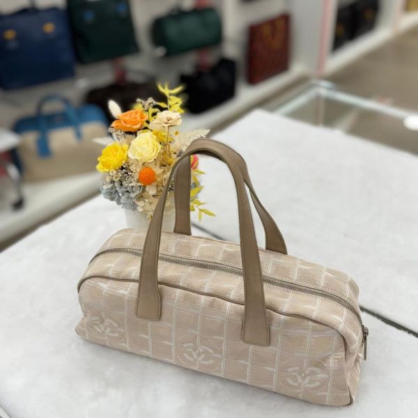 Chanel 冰格奶茶皮革拼接帆布法棍包 