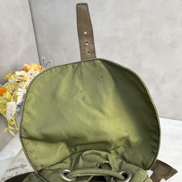 Prada 經典軍綠色尼龍後背包 