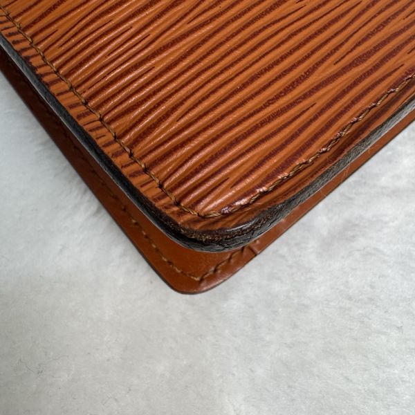 Louis Vuitton 經典皮革手拿包 