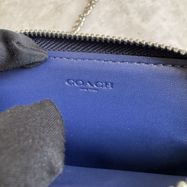 COACH 丹寧藍衍縫拼接皮革鏈帶卡夾零錢包 