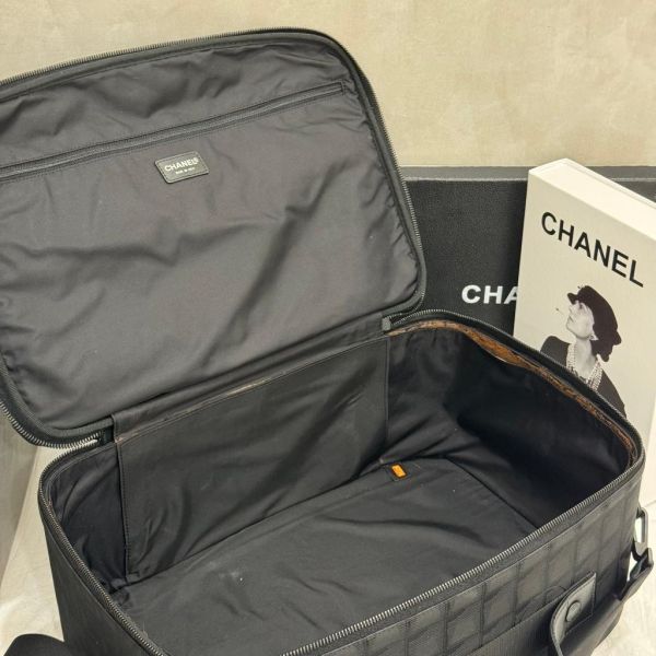Chanel 黑色黑扣冰格行李箱 