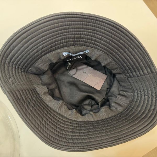 PRADA 經典三角鐵牌漁夫帽 