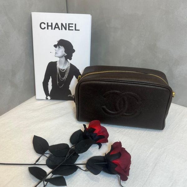 Chanel 經典魚子醬化妝包 