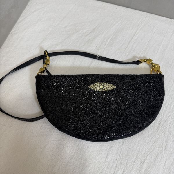 Bvlgari 黑色半月肩背包 