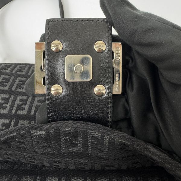 Fendi 經典 緹花布法棍包 