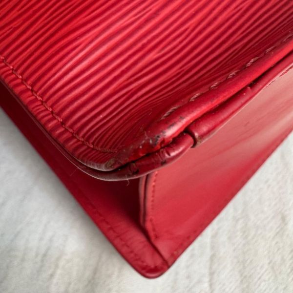 Louis Vuitton 紅色 EPI水波紋琴譜包 