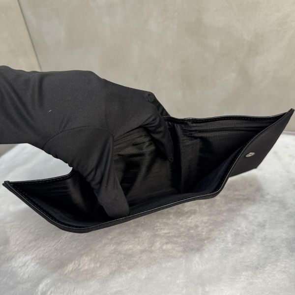 Prada Tessuto 黑色尼龍三折短夾 