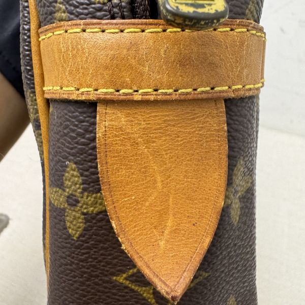LV Monogram 老花手拿包 